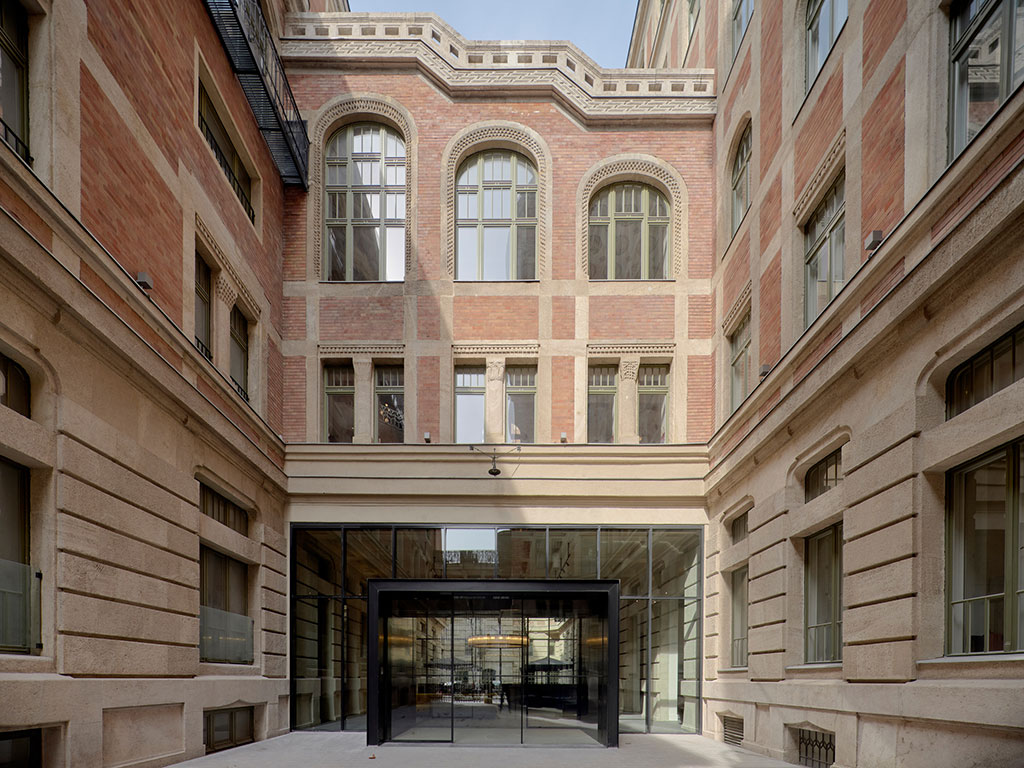Kozmo Luxury Hotel